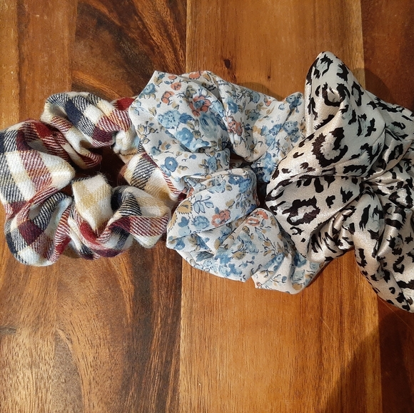 3/25 $Stampede trio - Picture 1 of 1